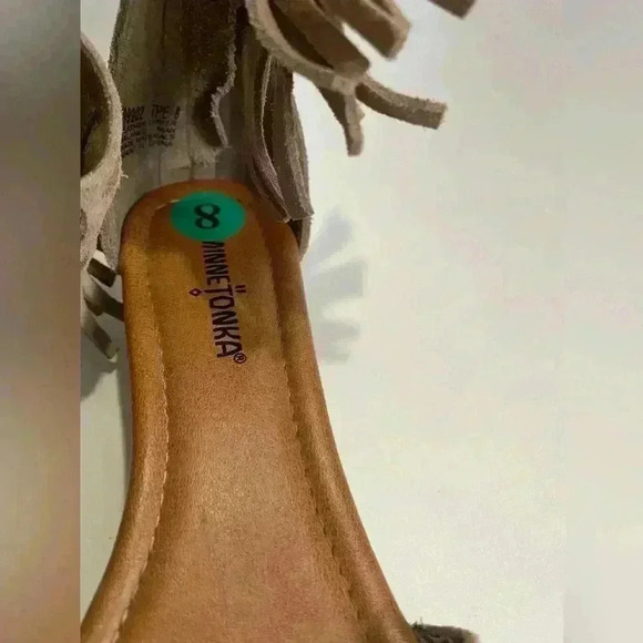 Minnetonka fringe wedge sandals tan size  8 women’s zip back - Picture 4 of 6